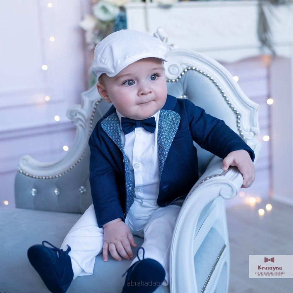 Garniturek do chrztu Ludwik (biały) marki Abrakadabra